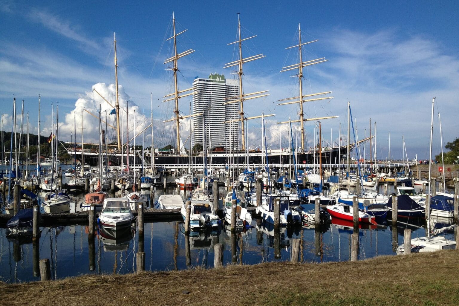 Travemünde Hafen mit Segelbooten