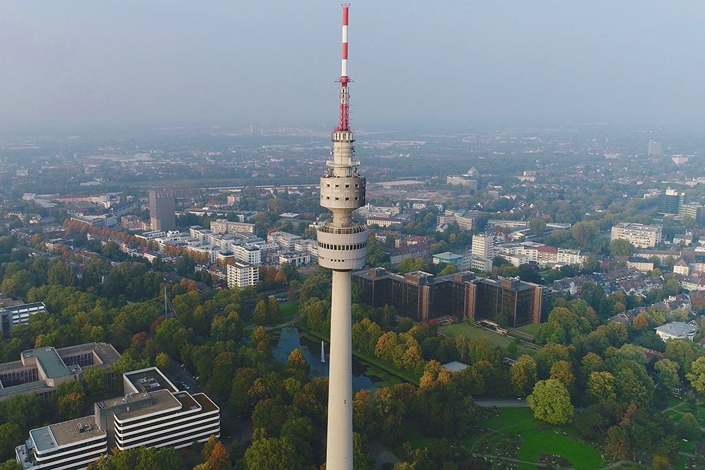Florianturm im Westfalenpark Dortmund mit Blick über die Stadt – Capsai Escort Dortmund für exklusive Begleitungen in stilvollem Ambiente.